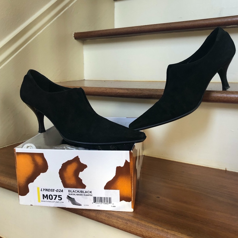 Donald Pliner size 7.5 Booties